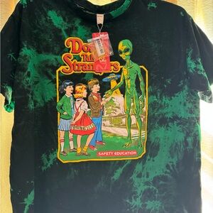 Large Romwe Black and Green Tie-Dye Graphic Tee Alien 90s Nostalgia Earrings